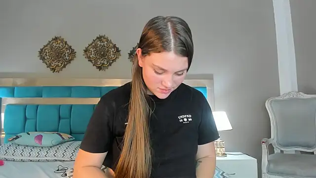 LiiaVelvet online show from December 17, 2025, 2:06 am