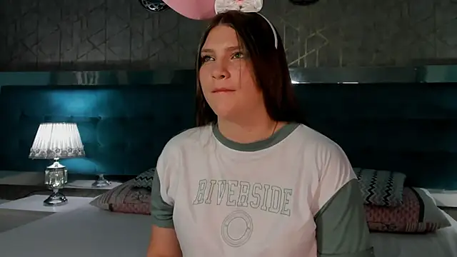 LiiaVelvet online show from April 7, 2026, 3:51 am