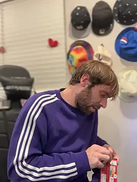 Snapshot of strippingmale1 chatting on November 26, 2025, 2:01 am strippingmale1 online show from November 26, 2025, 2:01 am