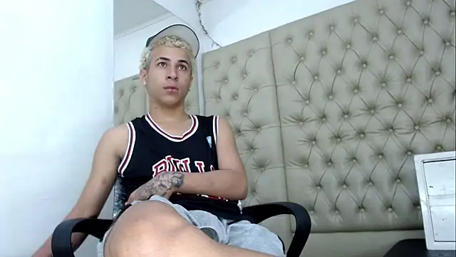 HollmanFronsh online show from December 14, 2025, 2:28 am