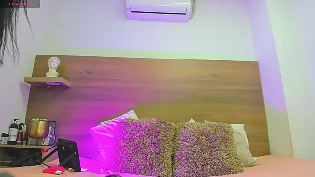 emilyrousee01 online show from January 8, 2026, 7:27 pm