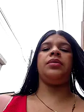 Layla-daring online show from April 10, 2026, 5:17 pm