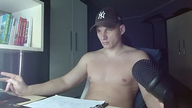 Poliglotjoe1 online show from November 28, 2025, 4:26 am