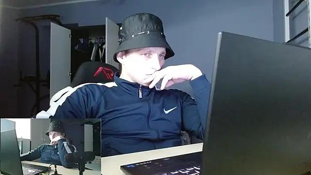 Poliglotjoe1 online show from February 5, 2026, 7:40 pm