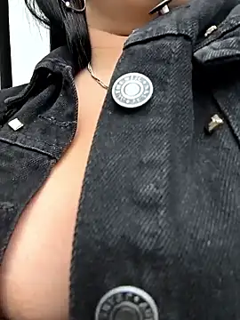 Kendra-daring online show from December 14, 2025, 5:18 pm