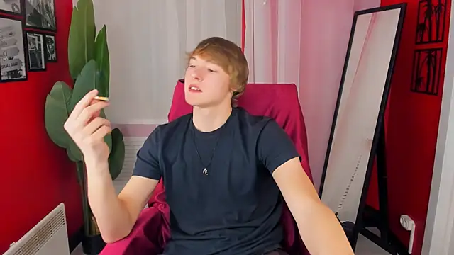 Snapshot of DonaldWoon chatting on November 24, 2025, 3:45 pm DonaldWoon online show from November 24, 2025, 3:45 pm