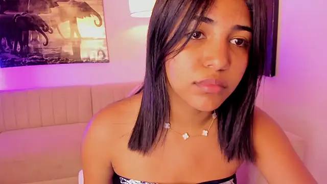 Snapshot of emmyheart7 chatting on February 9, 2026, 3:43 am emmyheart7 online show from February 9, 2026, 3:43 am