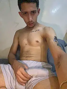 Snapshot of charlie_bass chatting on November 27, 2025, 6:21 pm charlie bass online show from November 27, 2025, 6:21 pm