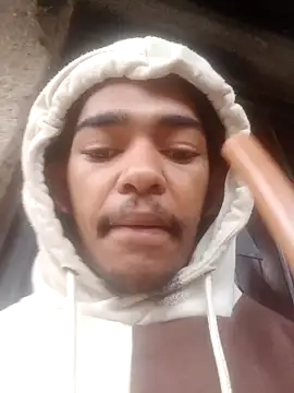 Eezxxx online show from February 13, 2026, 6:53 am