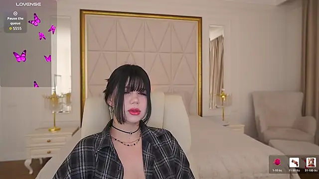 NightAylin online show from April 7, 2026, 8:53 pm