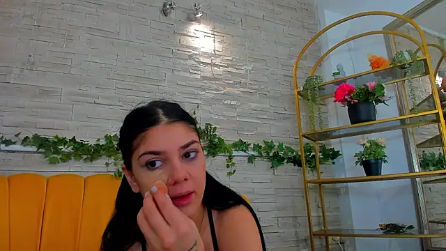 SerennaNoir online show from December 22, 2025, 5:37 am