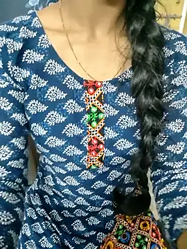 Snapshot of Roja__ chatting on November 28, 2025, 9:56 am Roja online show from November 28, 2025, 9:56 am