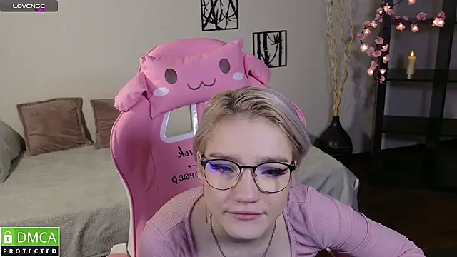 Snapshot of Megan_Lora chatting on November 21, 2025, 8:35 am Megan Lora online show from November 21, 2025, 8:35 am