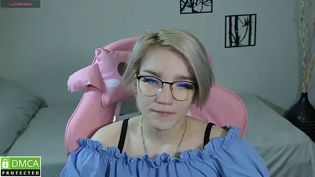 Megan Lora online show from January 11, 2026, 12:48 am