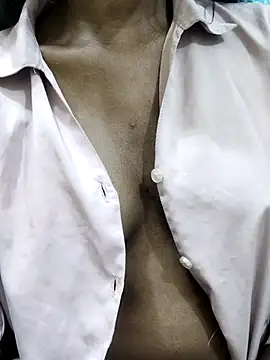 Snapshot of Simran_0011 chatting on December 15, 2025, 12:04 am Simran 0011 online show from December 15, 2025, 12:04 am