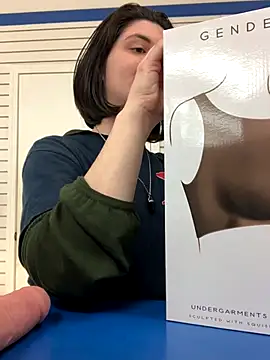 Kora Kat online show from December 17, 2025, 7:47 am