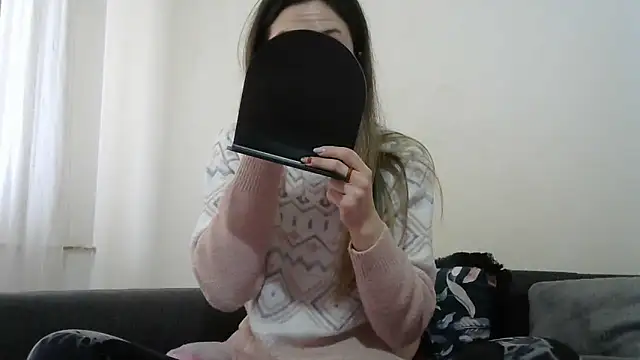 Erii18 online show from February 3, 2026, 12:32 pm