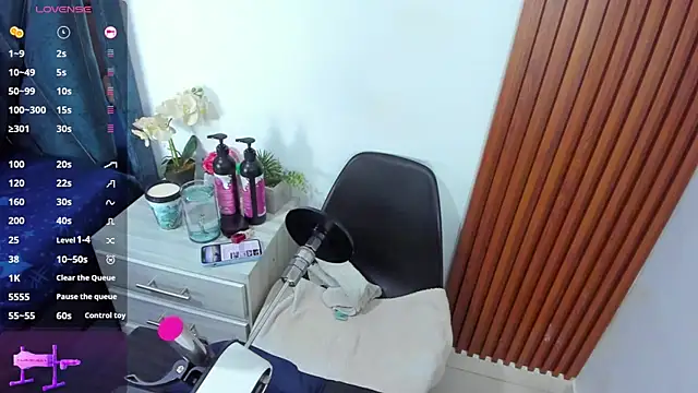 Latina candy01 online show from December 15, 2025, 7:18 pm