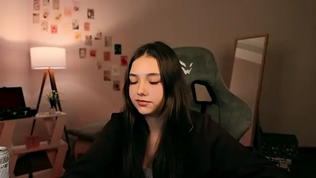 Snapshot of Vexorine chatting on November 26, 2025, 7:48 pm Vexorine online show from November 26, 2025, 7:48 pm