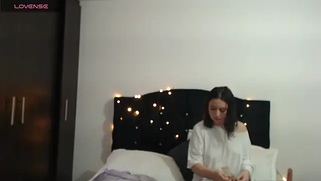 Snapshot of Alice_Sinclair_ chatting on February 9, 2026, 1:59 pm Alice Sinclair online show from February 9, 2026, 1:59 pm