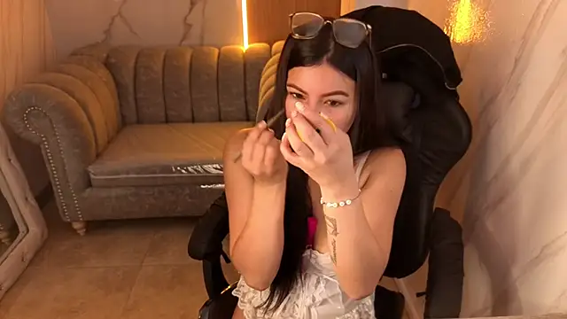 Snapshot of violeta_tf chatting on March 1, 2026, 1:46 pm violeta tf online show from March 1, 2026, 1:46 pm