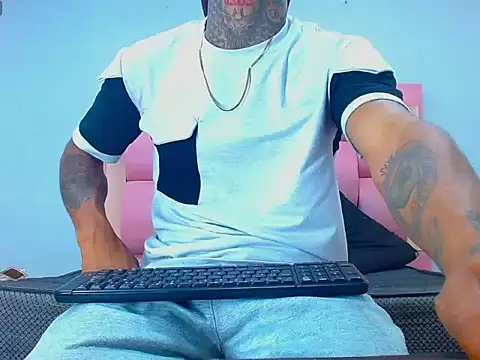 Hot Latino x online show from February 23, 2026, 12:46 pm