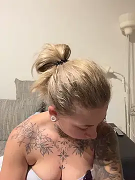 Snapshot of Antoniia69 chatting on December 23, 2025, 12:08 am Antoniia69 online show from December 23, 2025, 12:08 am