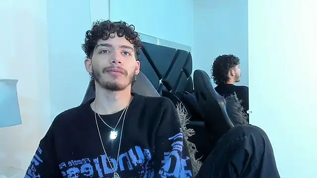 Snapshot of JojoBraando chatting on November 28, 2025, 10:45 pm JojoBraando online show from November 28, 2025, 10:45 pm