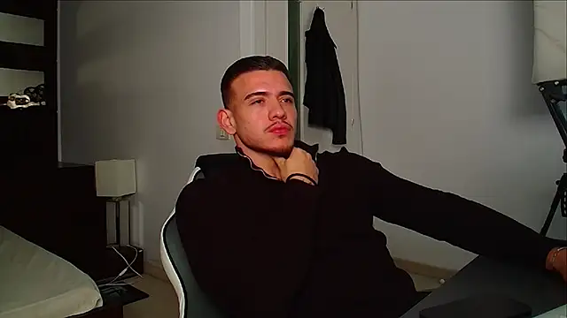 Snapshot of ElijahThorne chatting on November 25, 2025, 5:51 am ElijahThorne online show from November 25, 2025, 5:51 am