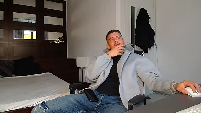 ElijahThorne online show from February 3, 2026, 8:08 am