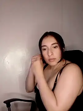 kira-stormm online show from May 19, 2026, 10:05 pm