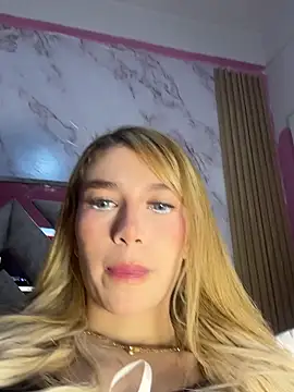 Snapshot of valeryfox__ chatting on December 4, 2025, 11:02 pm valeryfox online show from December 4, 2025, 11:02 pm