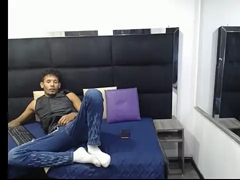 Snapshot of Straight_latinX chatting on November 30, 2025, 4:16 am Straight latinX online show from November 30, 2025, 4:16 am