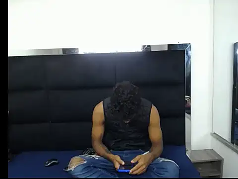 Snapshot of Straight_latinX chatting on December 2, 2025, 3:45 am Straight latinX online show from December 2, 2025, 3:45 am