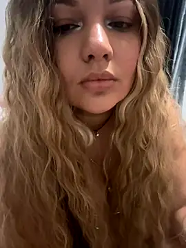 Snapshot of lasirenitabella chatting on November 21, 2025, 2:21 am lasirenitabella online show from November 21, 2025, 2:21 am