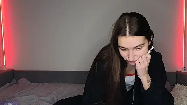 KikkyMi online show from December 13, 2025, 7:53 pm