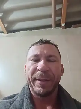 Snapshot of RobertoLuiz84 chatting on July 11, 2026, 1:52 am RobertoLuiz84 online show from July 11, 2026, 1:52 am