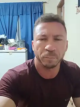 Snapshot of RobertoLuiz84 chatting on July 18, 2026, 11:30 pm RobertoLuiz84 online show from July 18, 2026, 11:30 pm