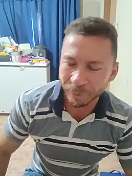 Snapshot of RobertoLuiz84 chatting on July 19, 2026, 4:44 pm RobertoLuiz84 online show from July 19, 2026, 4:44 pm