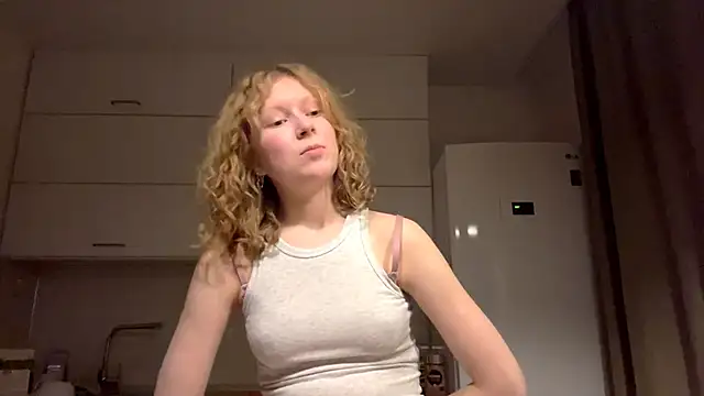 ElfriedaZwack online show from December 3, 2025, 4:38 pm