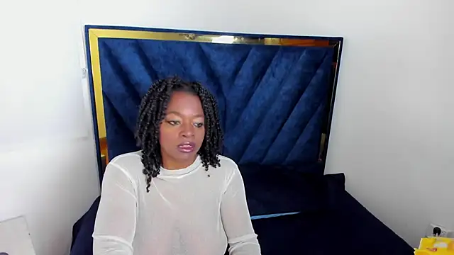 Snapshot of LunaDIaz_ chatting on January 10, 2026, 11:45 am LunaDIaz online show from January 10, 2026, 11:45 am