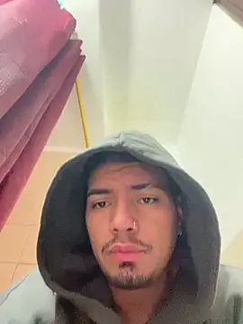 Snapshot of Henry_villa23 chatting on April 8, 2026, 2:06 pm Henry villa23 online show from April 8, 2026, 2:06 pm