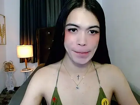 hollyyumiloove online show from December 3, 2025, 3:10 pm