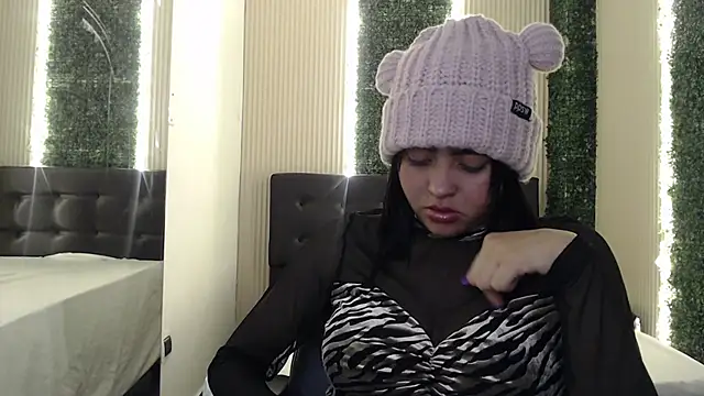 Snapshot of mia_violet8 chatting on November 27, 2025, 12:24 am mia violet8 online show from November 27, 2025, 12:24 am