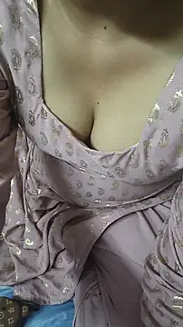 SameeraReddy19 online show from April 20, 2026, 1:25 pm