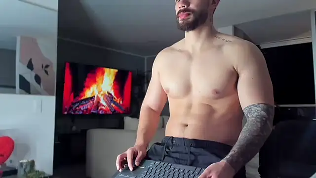 Valenthino Salvatore online show from March 23, 2026, 3:43 am