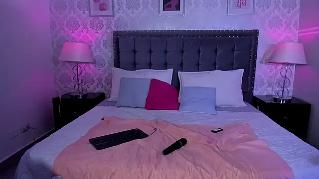 Snapshot of Evabellee chatting on November 29, 2025, 2:20 pm Evabellee online show from November 29, 2025, 2:20 pm