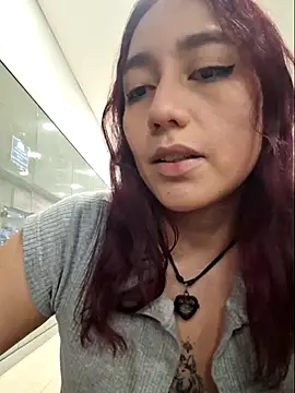 Eveeelyn25 online show from February 13, 2026, 12:17 am