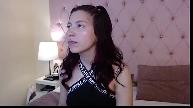 Snapshot of Hillary_Thomson chatting on December 1, 2025, 2:11 pm Hillary Thomson online show from December 1, 2025, 2:11 pm