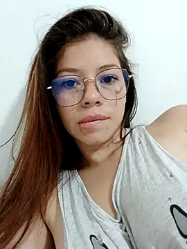 Snapshot of Renata_Honey chatting on November 30, 2025, 6:01 pm Renata Honey online show from November 30, 2025, 6:01 pm